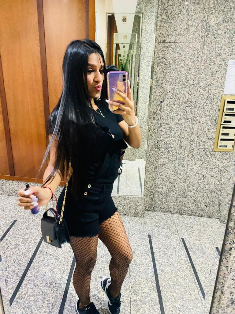 643737550: Chica busca chico en La Coruña