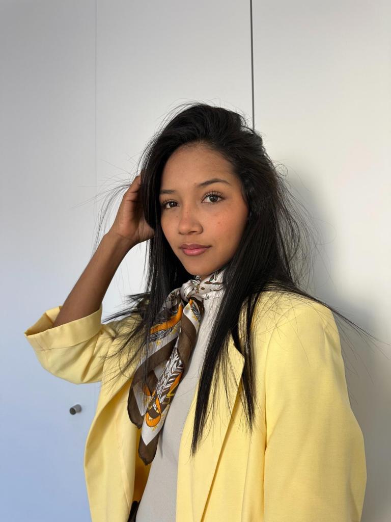 631356030: Chica busca chico en Valencia