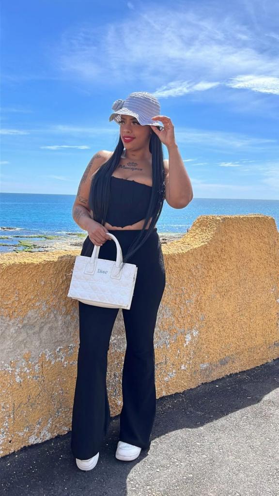 711250104: Chica busca chico en Alicante