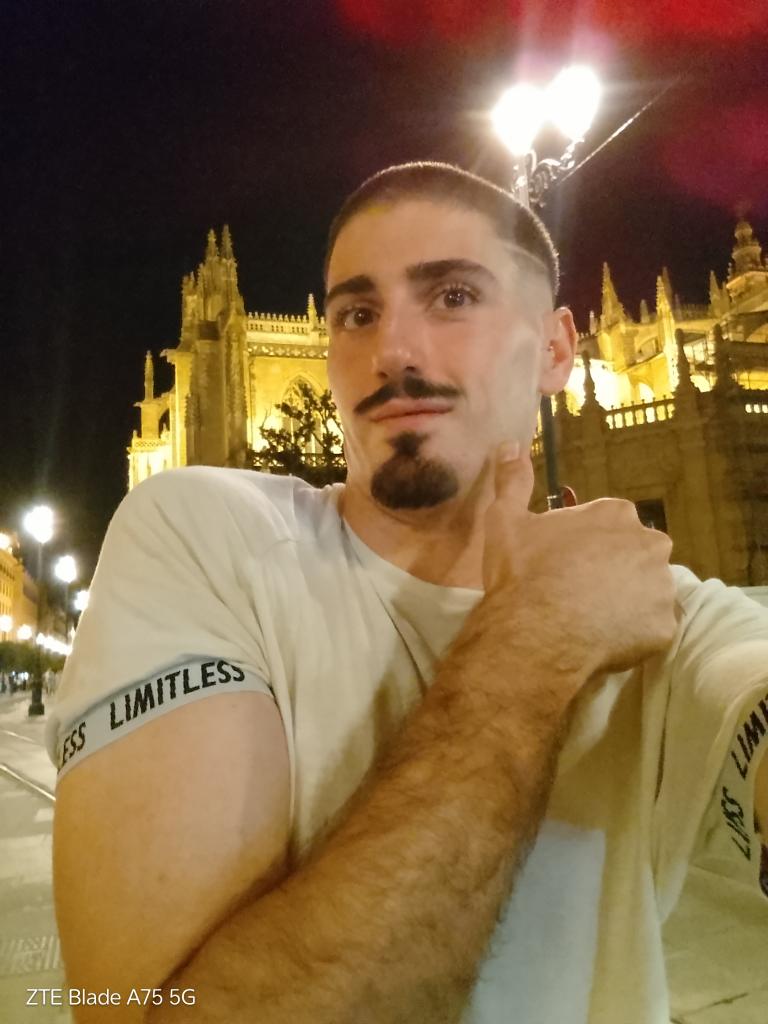 645543915: Chico busca chica en Málaga