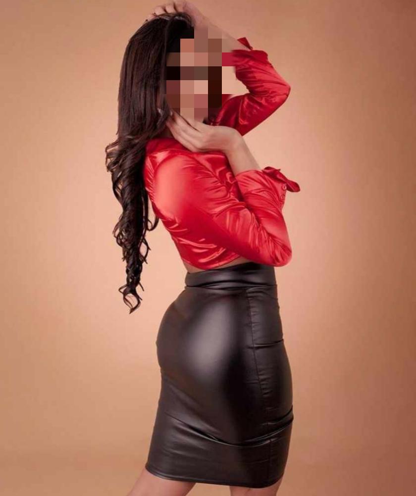 644136191: Chica busca chico en Orense