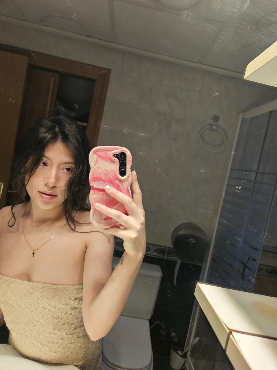 663085952: Chica busca chico en Barcelona