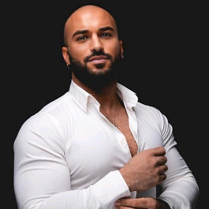 Chico busca chica en Sevilla: 