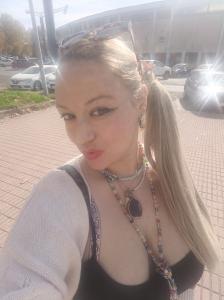 613958151: Chica busca chico en La Coruña