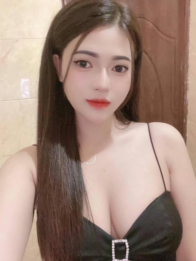 631643981: Chica busca chico en Barcelona