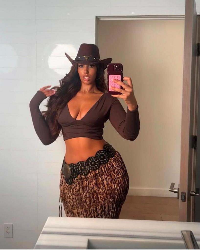 695161920: Chica busca chico en Barcelona