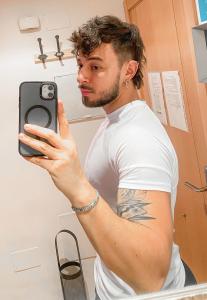 672044911: Chico busca chica en Valencia