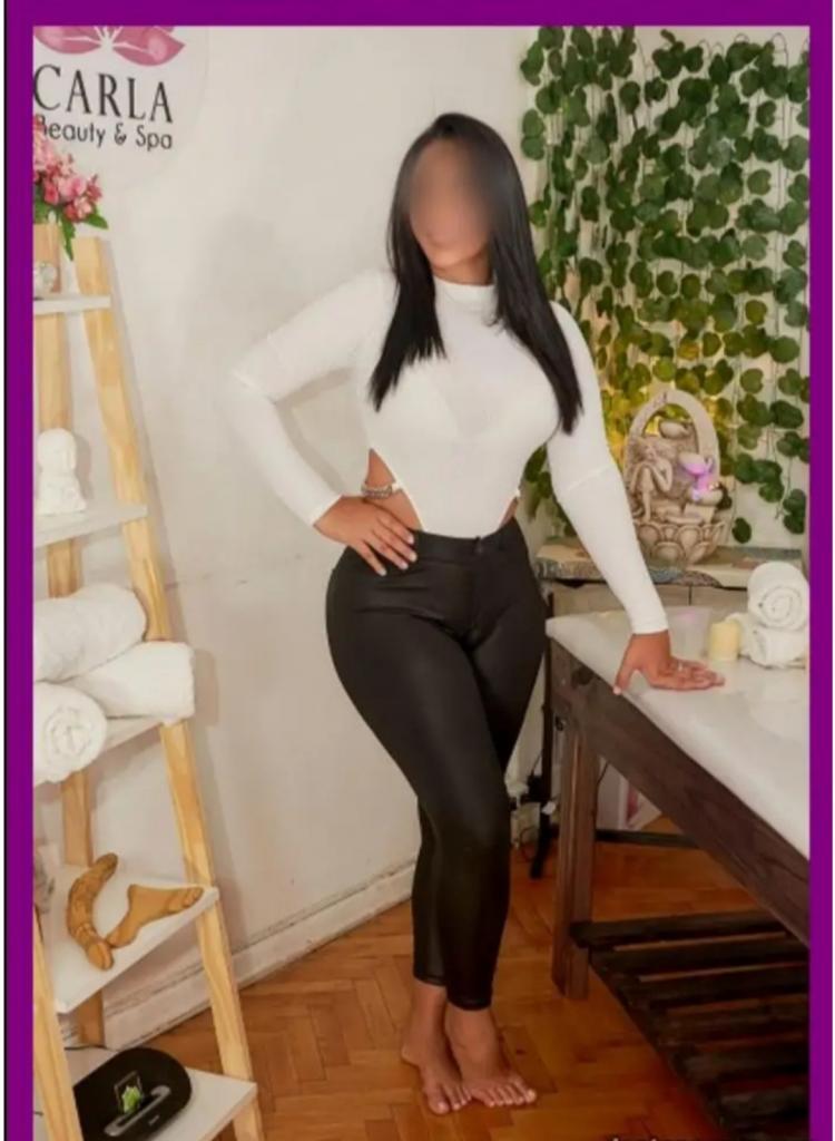 663422406: Chica busca chico en Barcelona