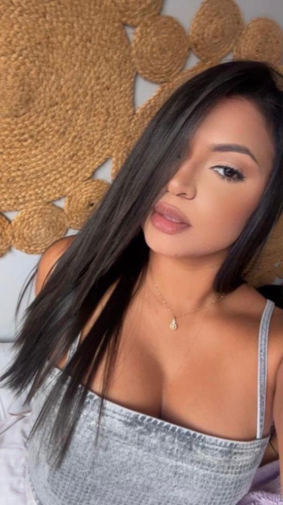 676463299: Chica busca chico en Pontevedra