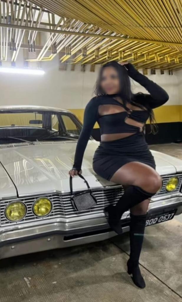 641709799: Chica busca chico en Sevilla