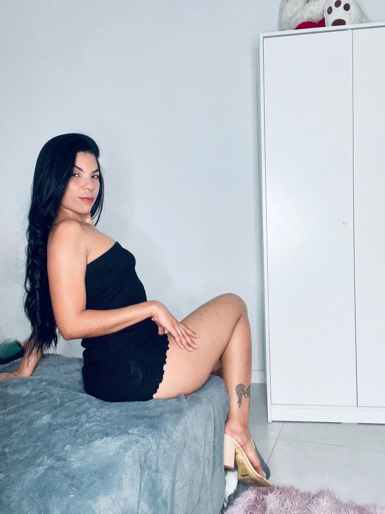 667076873: Chica busca chico en Barcelona