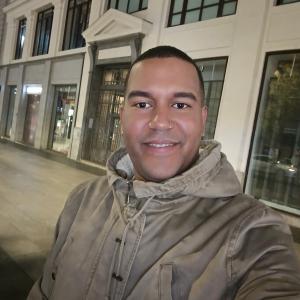 697721438: Chico busca chica en Madrid