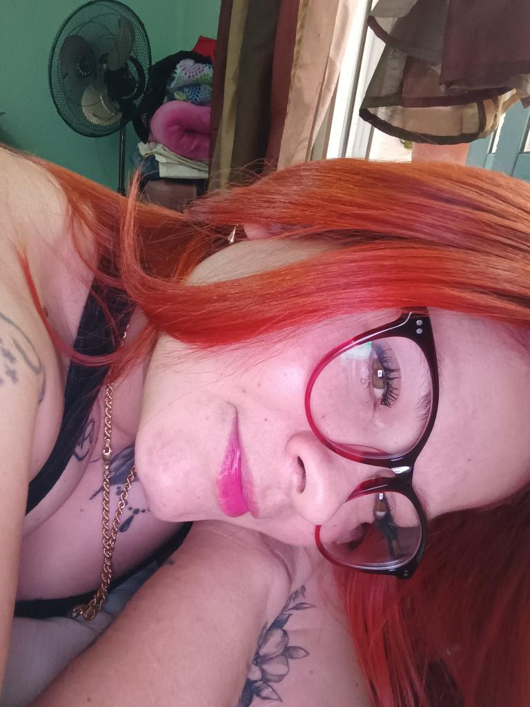 677308085: Chica busca chico en León