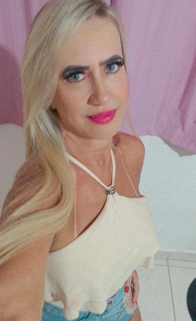 614663544: Chica busca chico en Barcelona