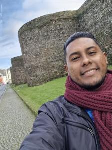 614249986: Chico busca chica en Lugo