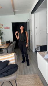 695774907: Chica busca chico en Barcelona