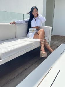 695774907: Chica busca chico en Barcelona