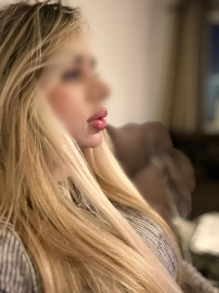 615217192: Chica busca chico en Barcelona