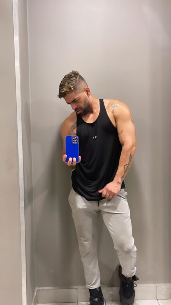 695323780: Chico busca chica en Barcelona