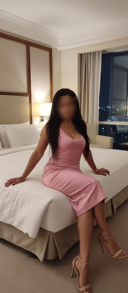 631121599: Chica busca chico en Gerona