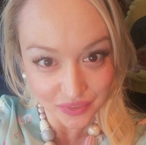 613958151: Chica busca chico en La Coruña