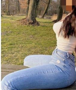 608776905: Chica busca chico en Cádiz