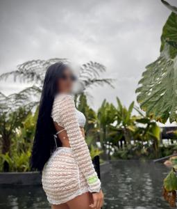 614551064: Chica busca chico en Sevilla