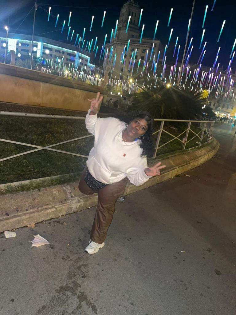 631434875: Chica busca chico en Huelva