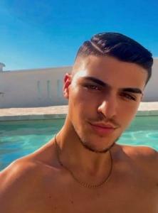 614667595: Chico busca chica en Cádiz