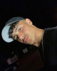 614667595: Chico busca chica en Cádiz