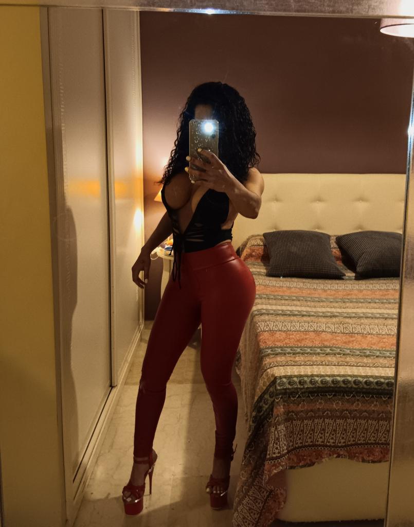 Chica busca chico en Cádiz: 