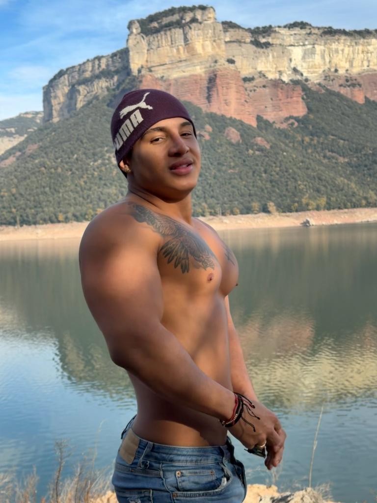 674045903: Chico busca chica en Barcelona