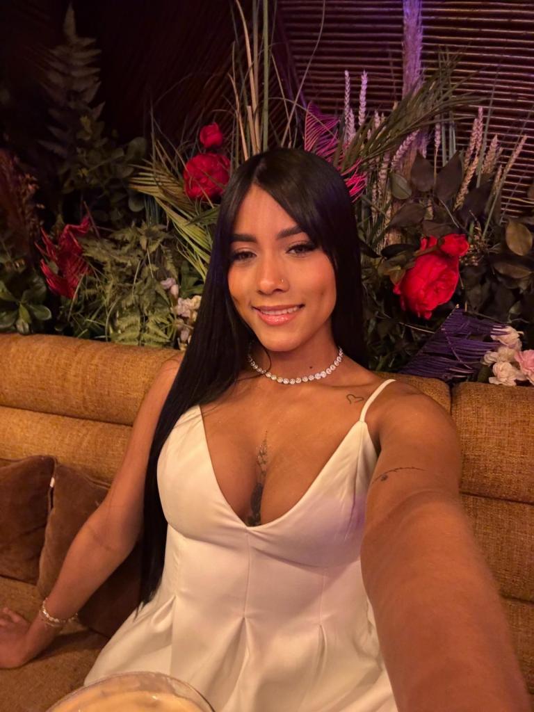 617746381: Chica busca chico en Madrid