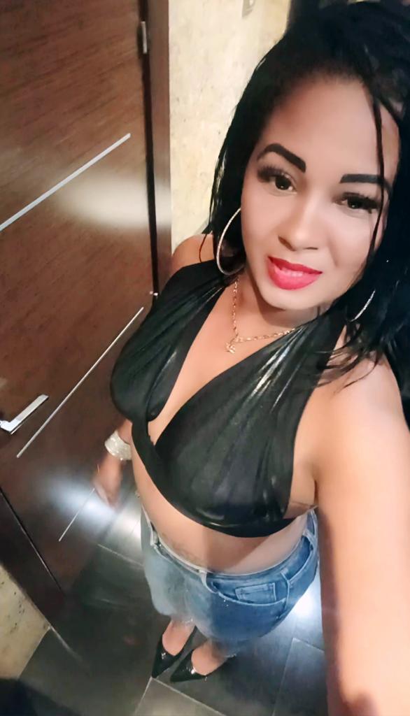 604113086: Chica busca chico en Málaga