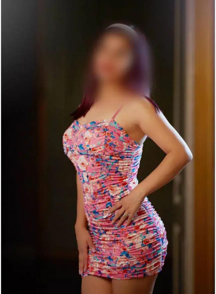 663059335: Chica busca chico en Barcelona