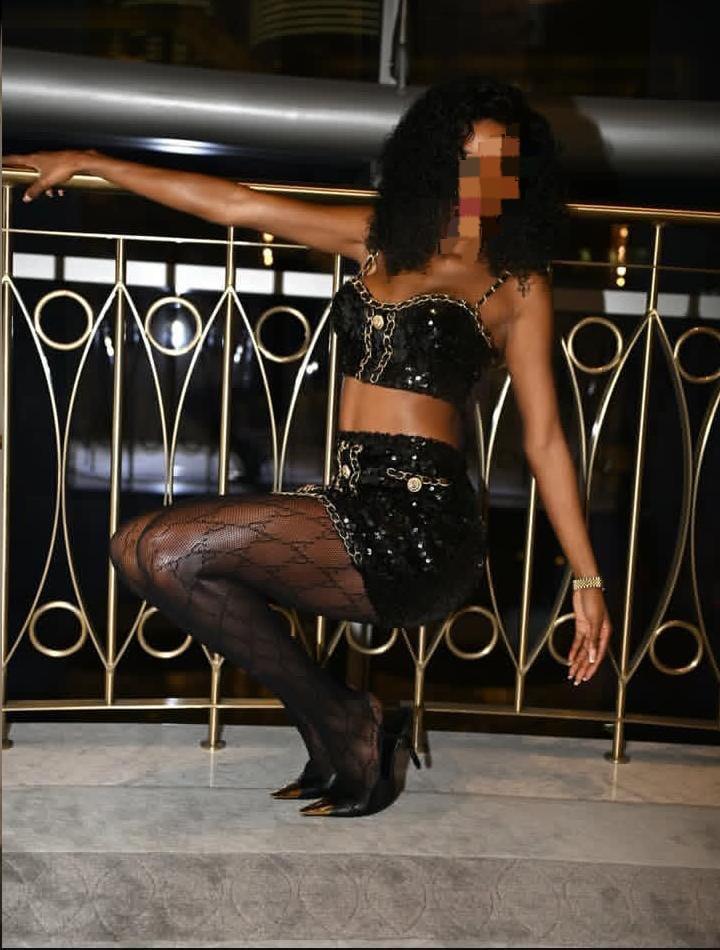 643014142: Chica busca chico en Huelva