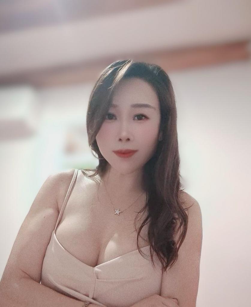 663431635: Chica busca chico en Barcelona