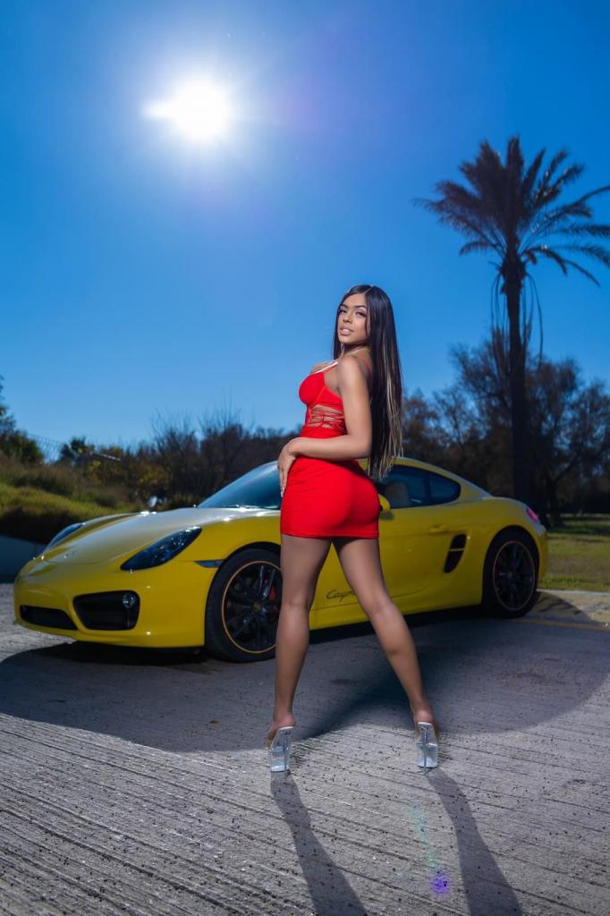 670084206: Chica busca chico en Barcelona