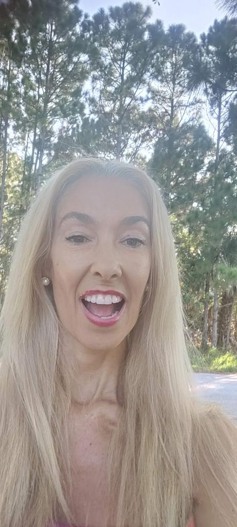 665934141: Chica busca chico en Sevilla