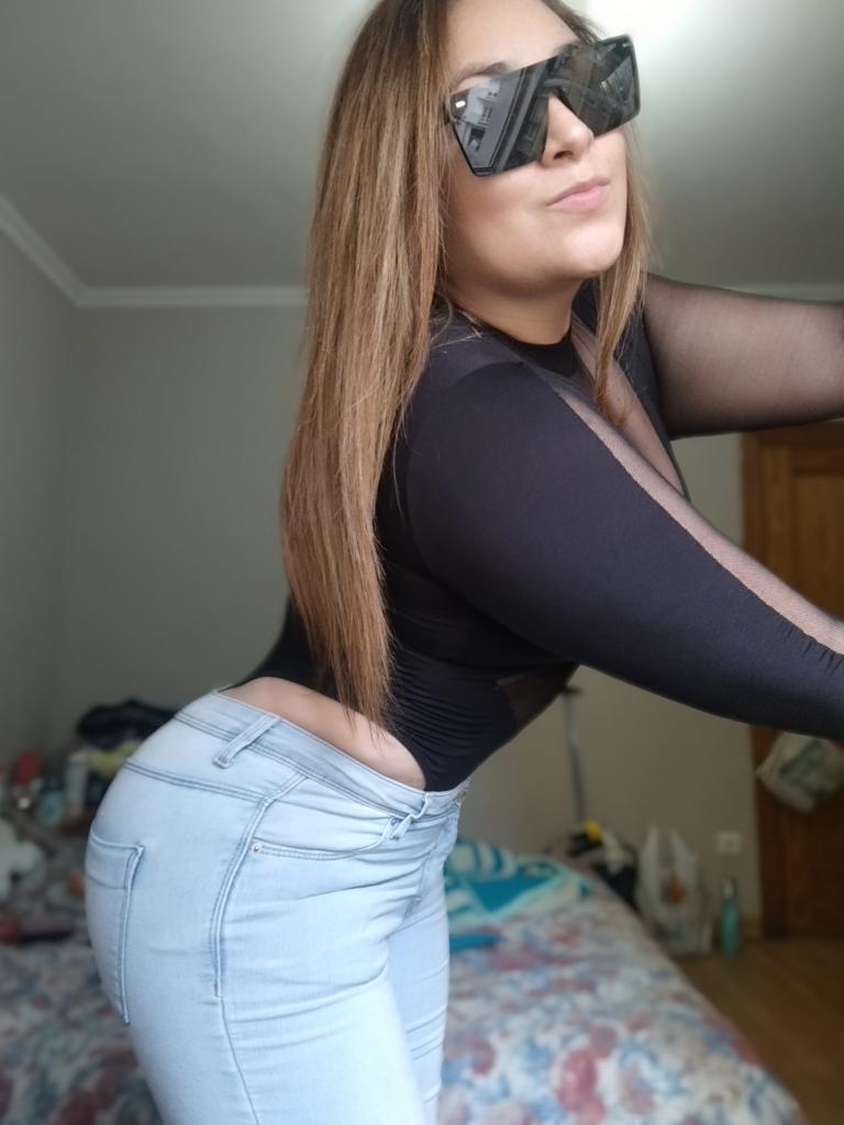 641714494: Chica busca chico en Cantabria