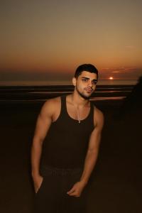 617415049: Chico busca chica en Valencia