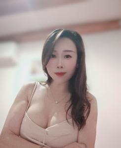 663431635: Chica busca chico en Barcelona