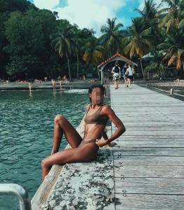 663935184: Chica busca chico en Barcelona