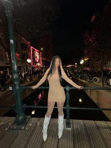 613904084: Chica busca chico en Barcelona