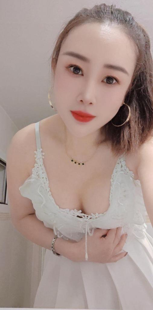 663431635: Chica busca chico en Barcelona