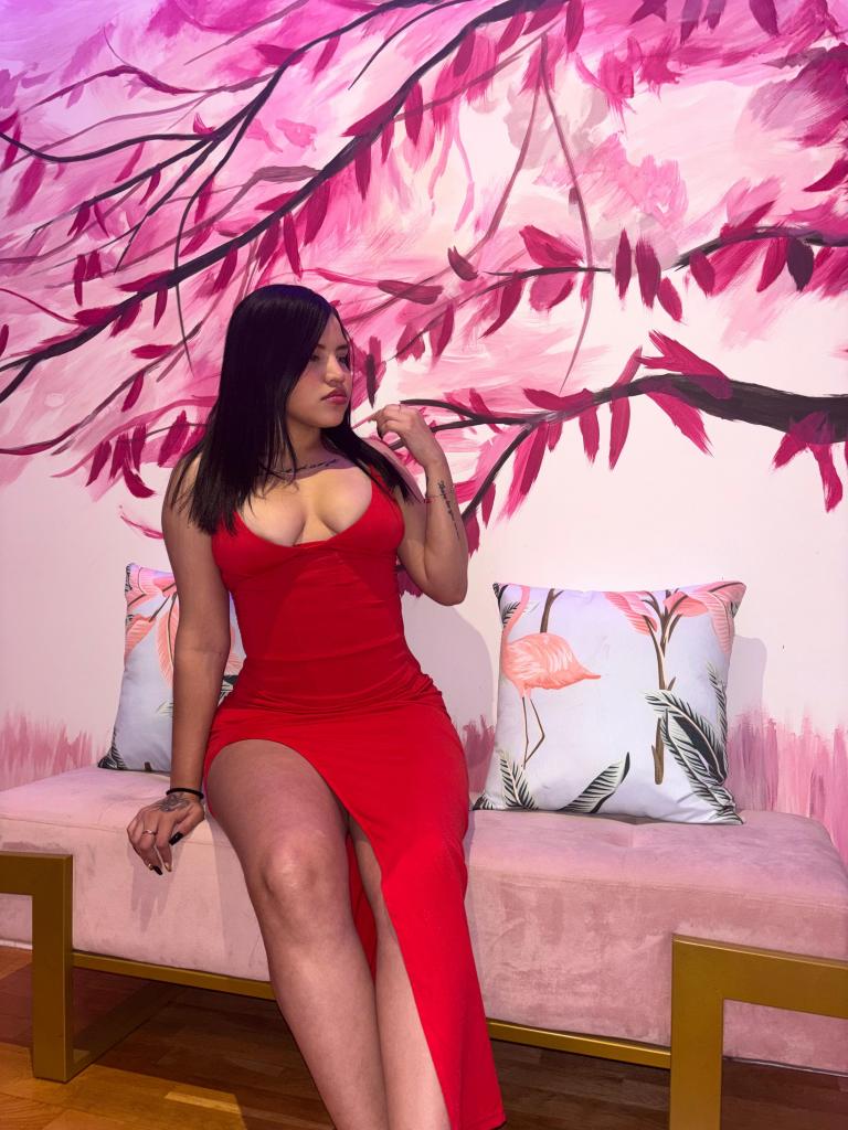 617746381: Chica busca chico en Madrid