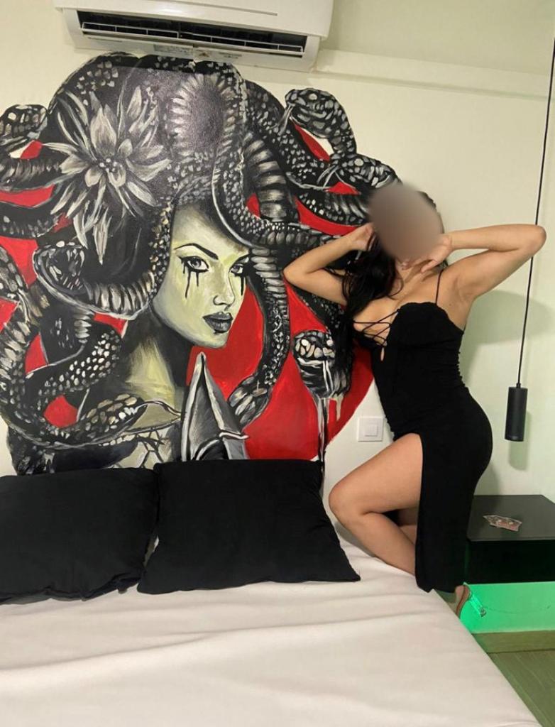 617746381: Chica busca chico en Madrid