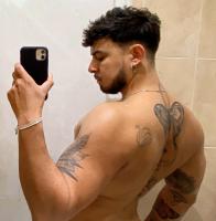 672044911: Chico busca chica en Valencia