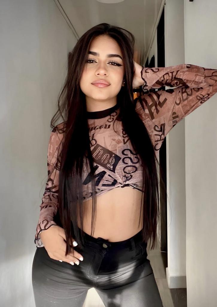 607905903: Chica busca chico en Barcelona