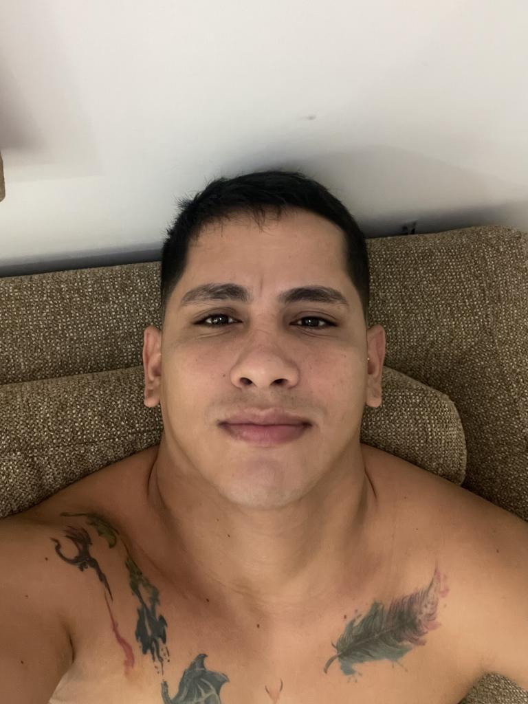 613637662: Chico busca chica en Valencia